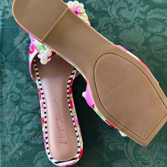 Betsy johnson pearl sandals size 9 - Picture 4 of 4